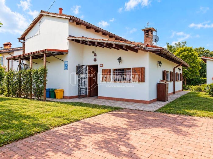 Casa quadrilocale in vendita in Via Accarisi, Faenza