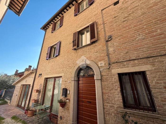 Casa trilocale in vendita in Via di Porta Romana, Centro, Gubbio