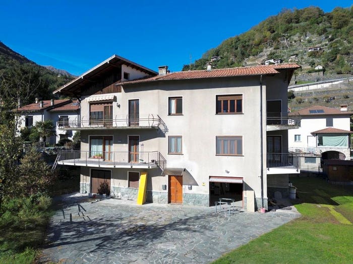 Appartamento quadrilocale in vendita in Via Fianessa, Dongo