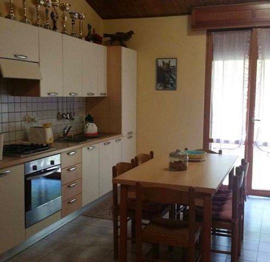 Appartamento trilocale in vendita in Via Roma, Rosora