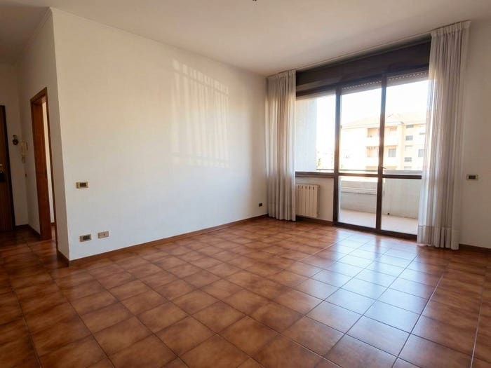 Appartamento trilocale in vendita in Via Valbondione, Labaro, Roma