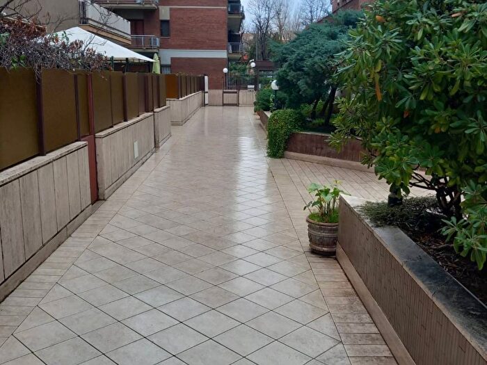 Appartamento trilocale in vendita in Via Latina, Colli Albani, Roma