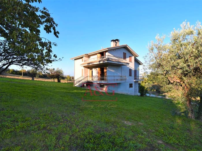 Casa con 6 locali in vendita in Via Chiavanella, Monteleone di Fermo