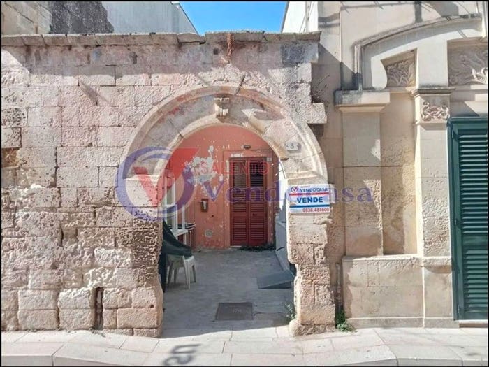 Casa quadrilocale in vendita in Via Iv Novembre, Castrignano de' Greci