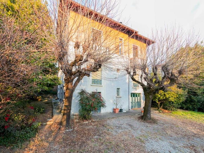 Casa con 6 locali in vendita in Saltrio
