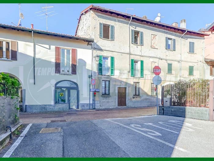 Appartamento bilocale in vendita in Via Giuseppe Garibaldi, Comerio