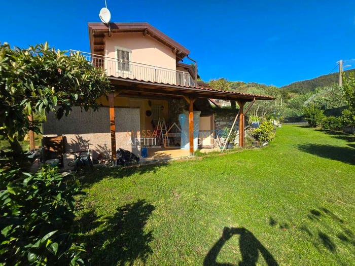 Casa con 6 locali in vendita in Via Villaggio Castagnara, Mirteto, Massa