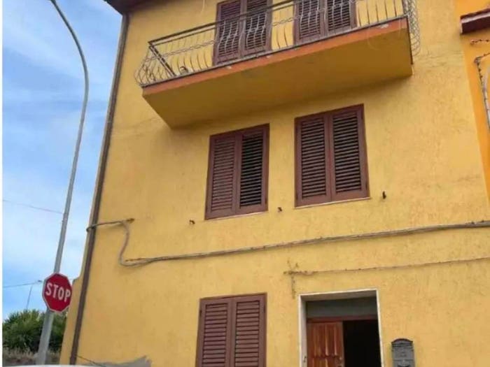 Casa con 5 locali in vendita in Via Trento, Tula