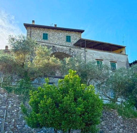 Casa con 6 locali in vendita in Via Tra La Torre, Rometta, Fivizzano