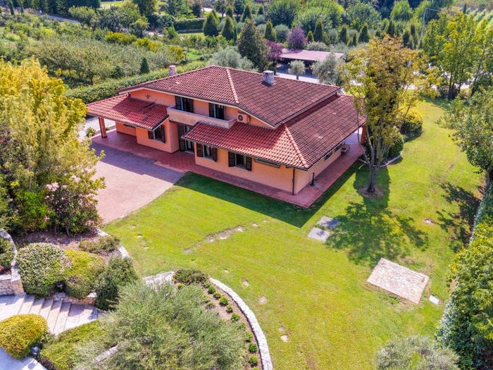 Casa con 6 locali in vendita in Valeggio sul Mincio