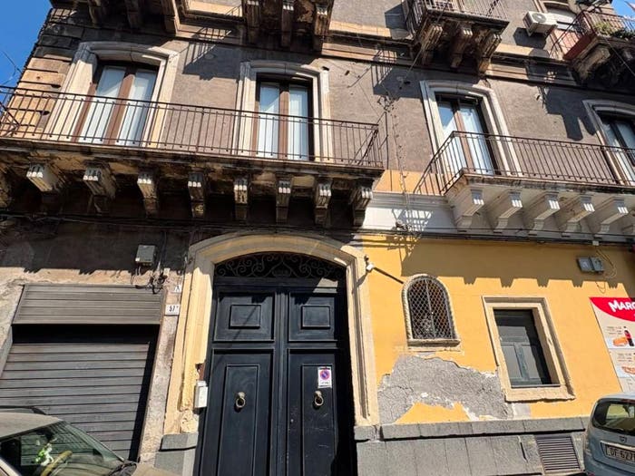 Appartamento quadrilocale in vendita in Via Quartiere Militare, Centro Storico, Catania