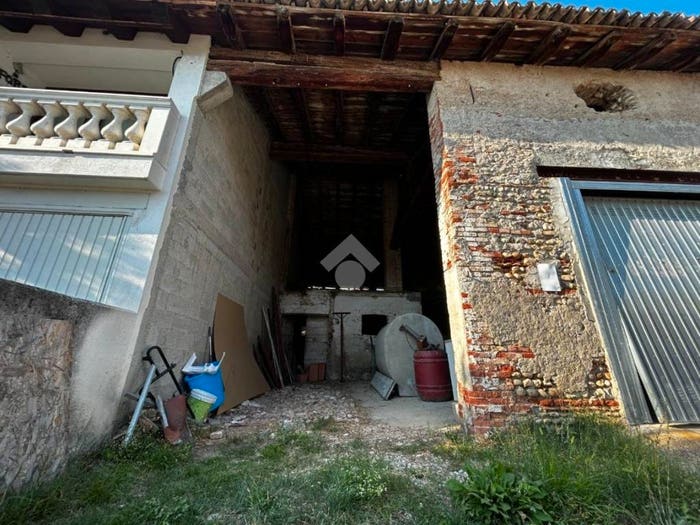 Casa bilocale in vendita in Via Monte Grappa, Centro, Caerano di San Marco