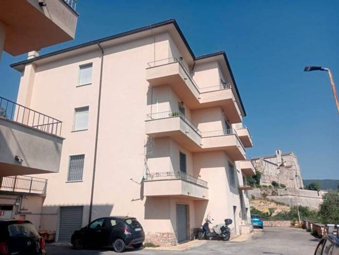 Appartamento con 5 locali in vendita in Via San Pietro, Narni