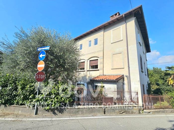 Appartamento quadrilocale in vendita in Via San Primo, Leggiuno