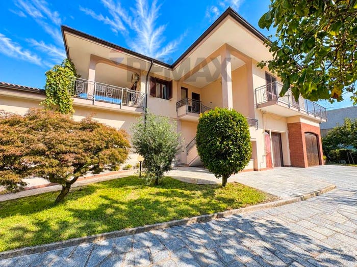 Casa con 6 locali in vendita in Via Cirla, Centro Storico, Gravellona Toce