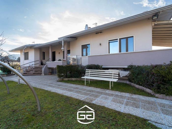 Casa con 5 locali in vendita in Via Granatieri, Centro, Malo