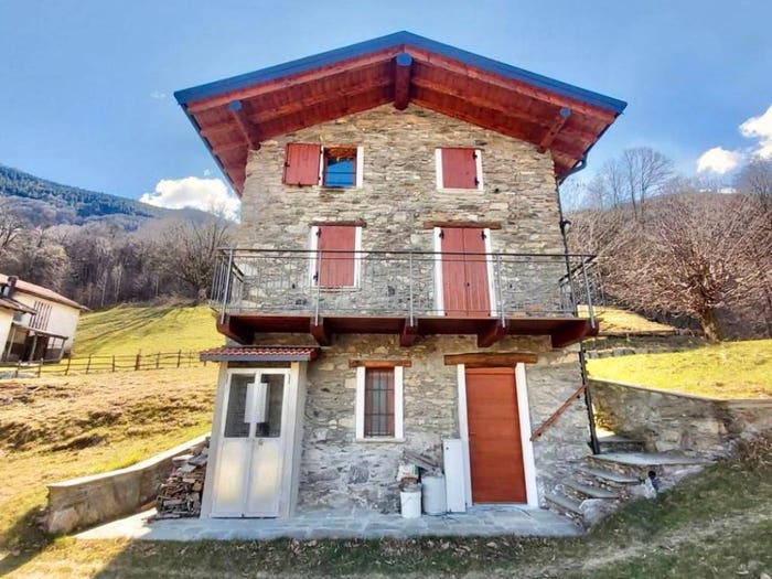 Casa trilocale in vendita in Via ai Monti, Gravedona ed Uniti