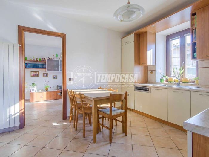 Appartamento quadrilocale in vendita in Via Cartiera, Centro, Luino