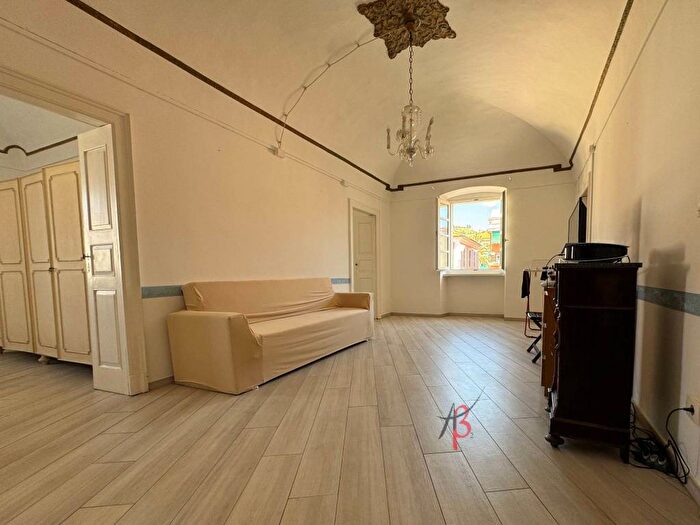 Appartamento quadrilocale in vendita in Piazza Cesare Battisti, Centro, Bordighera