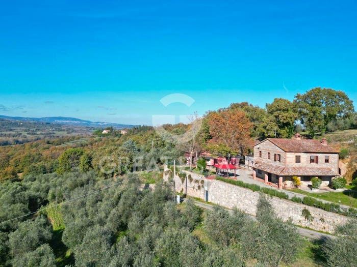 Casa con 6 locali in vendita in Cetona