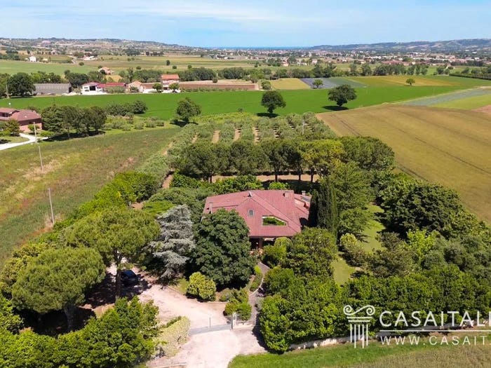 Casa con 6 locali in vendita in Via Aprile, Morrovalle