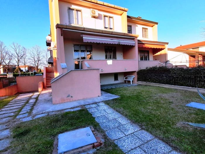 Casa con 6 locali in vendita in Piazzetta Luigi Pirandello, Centro, Copparo