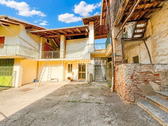 Casa con 6 locali in vendita in Via Roma, Barone Canavese