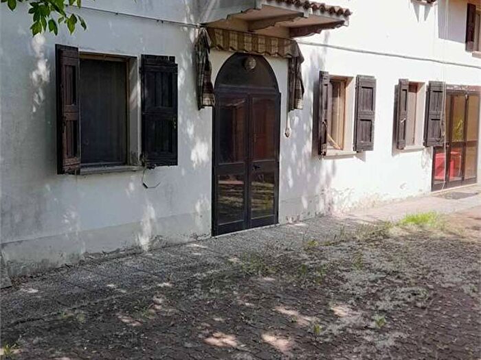 Casa con 6 locali in vendita in VIA MUZZA, Ravarino