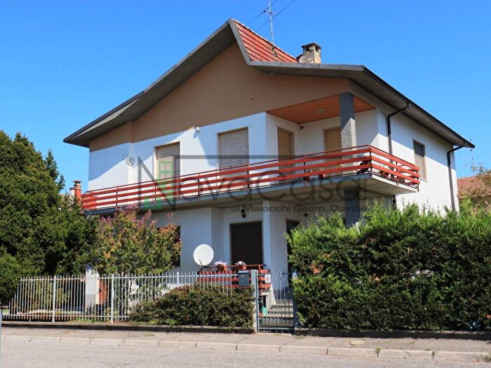 Appartamento trilocale in vendita in Via della Chiesa, Guardamiglio