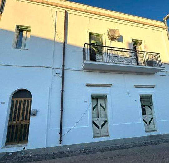 Casa con 6 locali in vendita in Via Comm Luigi Maggiulli, Muro Leccese