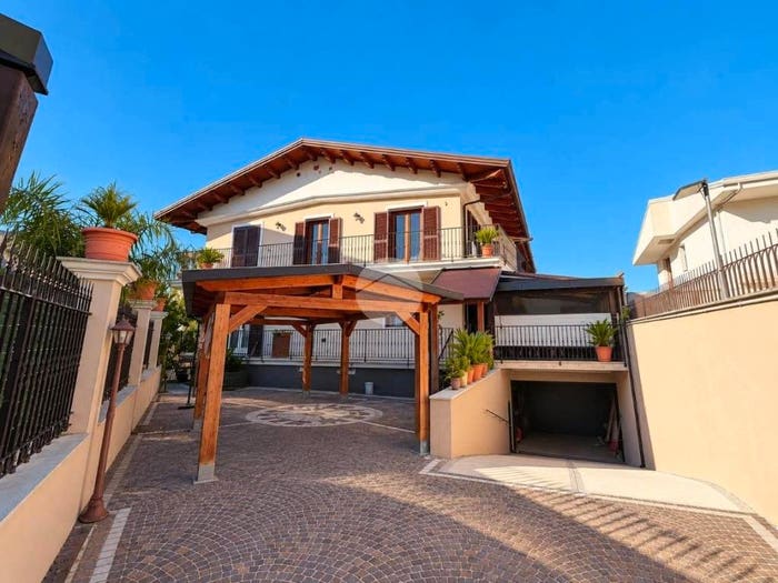 Casa con 5 locali in vendita in Via Martin Luther King, Parete