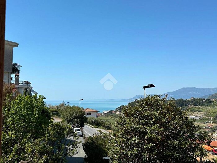 Appartamento quadrilocale in vendita in Via Iride, Zona Collinare, Bordighera