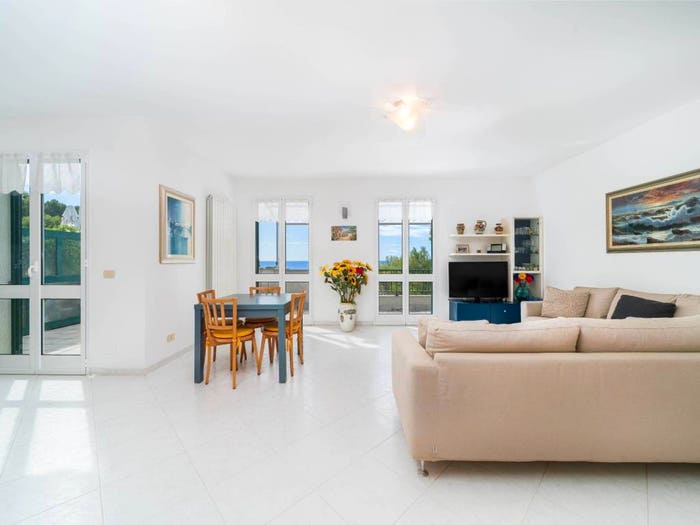 Appartamento quadrilocale in vendita in Via San Luigi, Andora