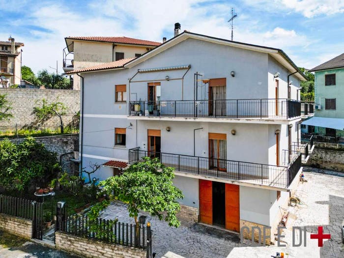 Casa con 5 locali in vendita in Via Giovanni Pascoli, Centro, Poggio Moiano