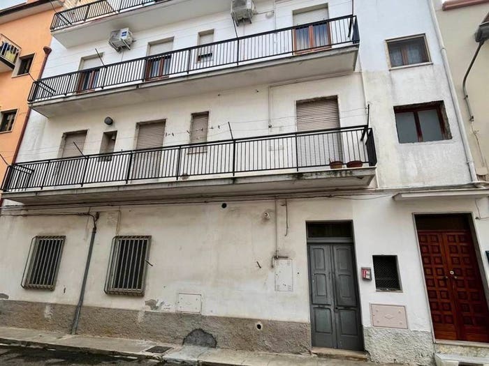 Appartamento con 6 locali in vendita in Montalbano Jonico