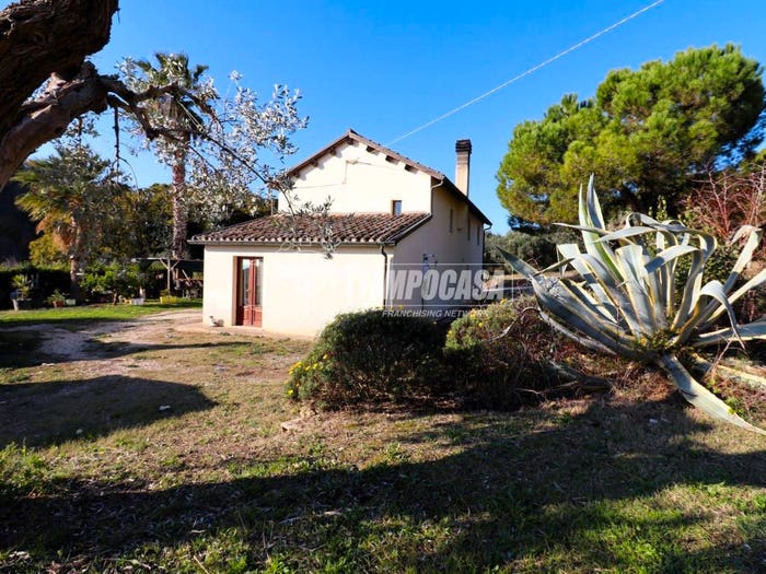 Casa con 5 locali in vendita in Contrada Montecantino, Massignano