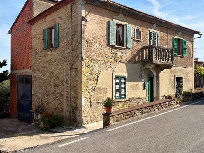 Casa con 6 locali in vendita in Località Poggiola, San Giuliano, Arezzo