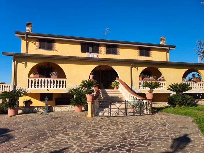Casa con 6 locali in vendita in Via Sele, Apriliana Campo del Fico, Aprilia