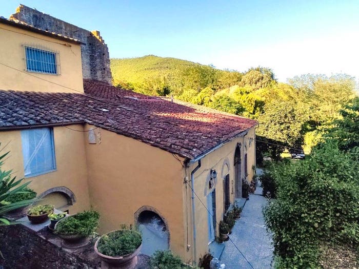 Casa con 6 locali in vendita in Vicopisano