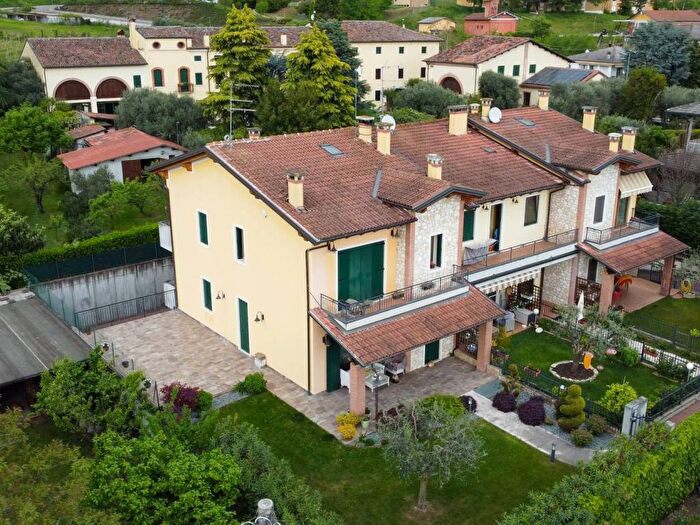 Casa con 5 locali in vendita in Via Attilio Gambaretto, Centro, Roncà