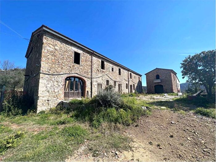 Casa con 6 locali in vendita in Montevettolini, Monsummano Terme