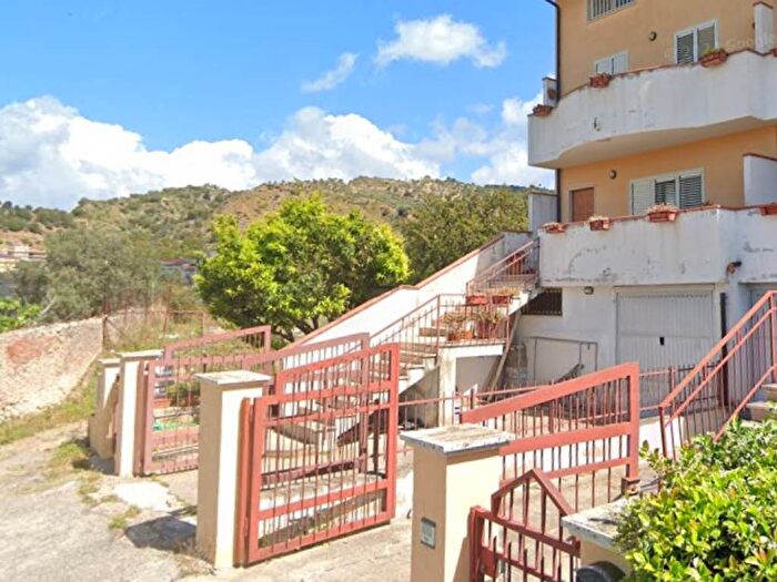 Casa con 5 locali in vendita in Via Nicola Ursino, Gioiosa Ionica