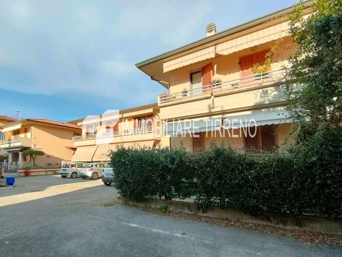 Appartamento con 6 locali in vendita in MartiniCanaletto DirEst, Centro, Massa