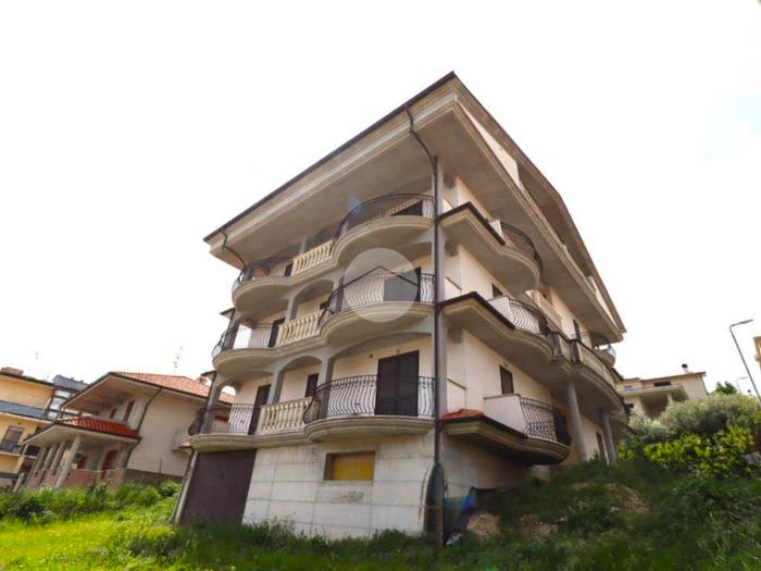 Casa con 6 locali in vendita in Via dei Mille, Colonnella