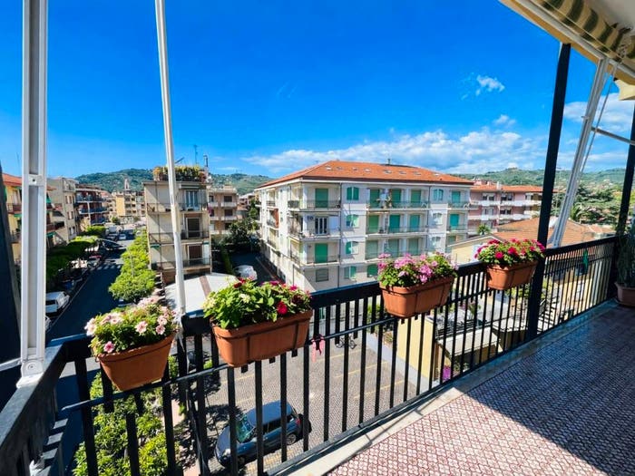 Appartamento quadrilocale in vendita in Viale John Fitzgerald Kennedy, Centro, Diano Marina