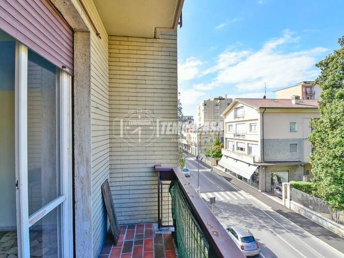 Appartamento trilocale in vendita in Via Dante, Centro, Erba