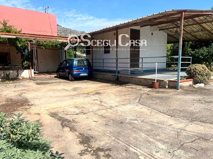Casa trilocale in vendita in Via Reggio Calabria, Fondo Dominici, Carini