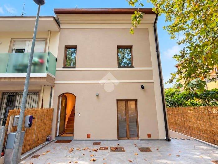 Casa quadrilocale in vendita in Via brescia, Cattolica