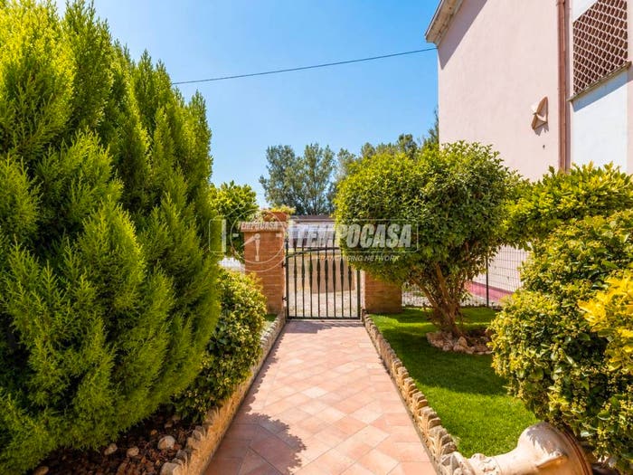 Casa quadrilocale in vendita in Via delle Valli, Baia, Mirandola