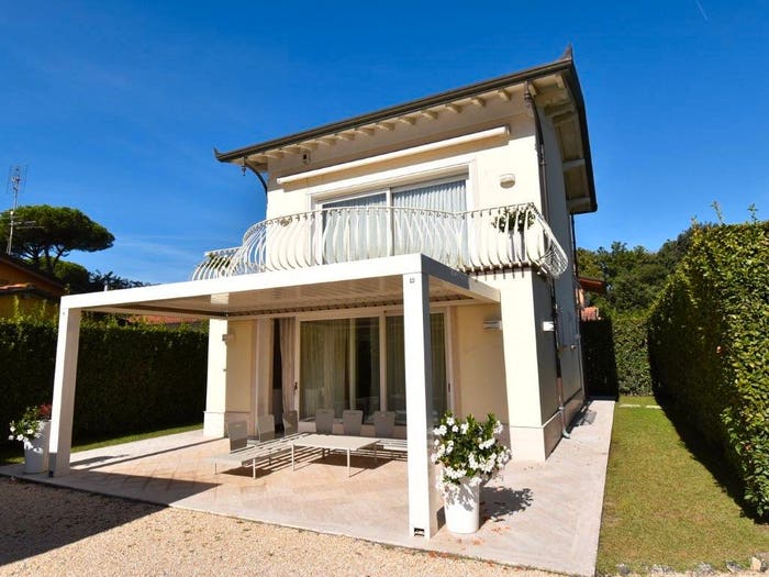 Casa con 6 locali in vendita in Via Firenze, Vittoria Apuana, Forte dei Marmi